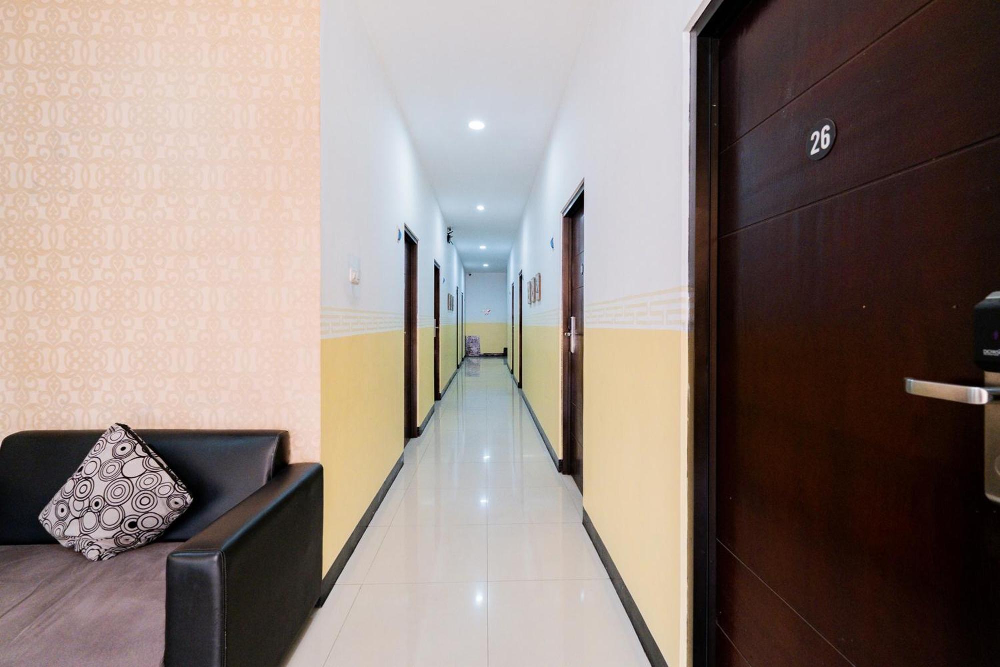 Reddoorz Near Taman Krida Budaya Malang Kültér fotó