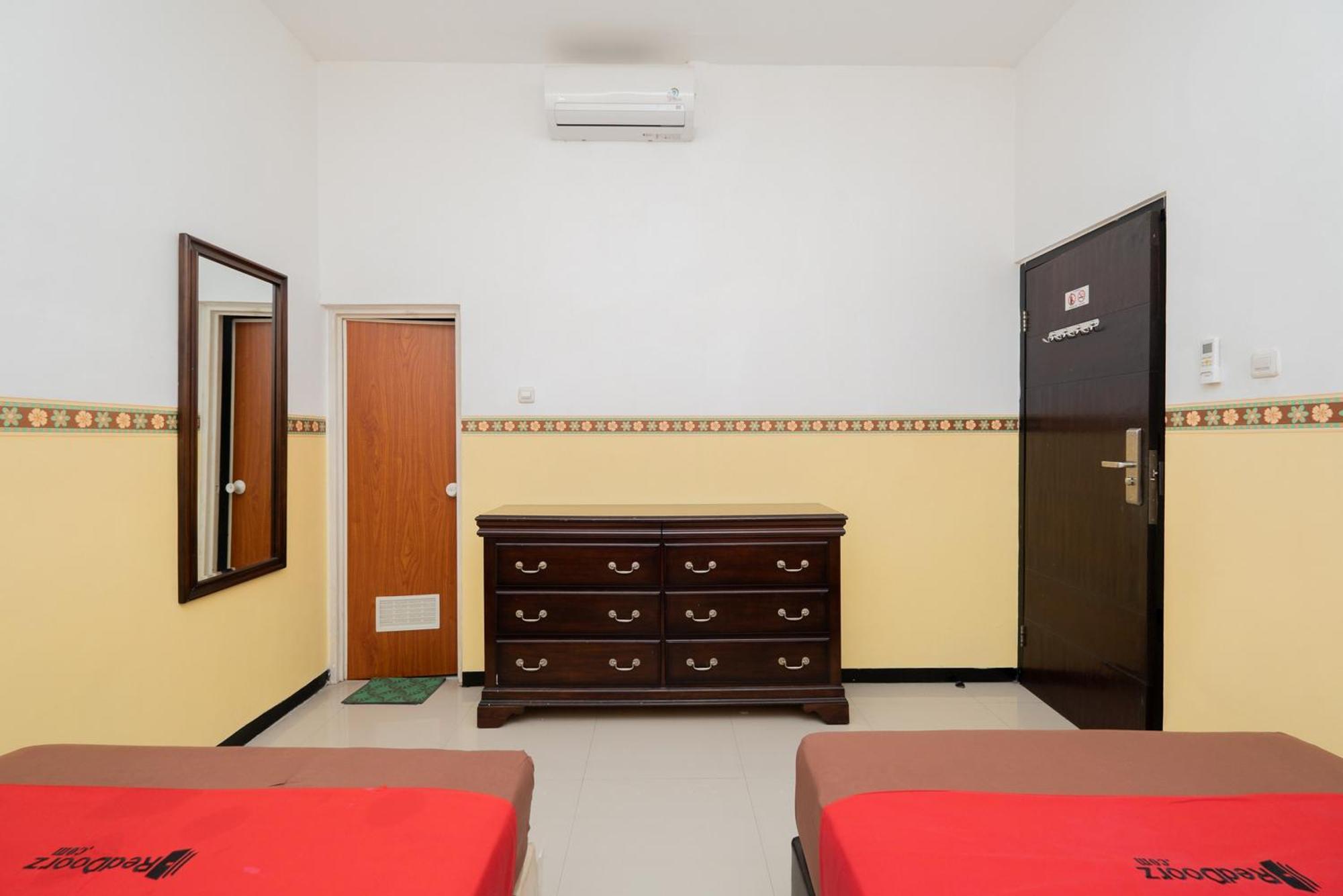 Reddoorz Near Taman Krida Budaya Malang Kültér fotó